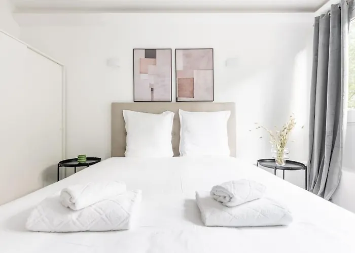 Ensoleille Buttes Chaumont -iv Apartmán Paříž